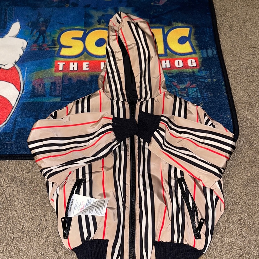 (AUTHENTIC) Burberry Kids 4T jacket.